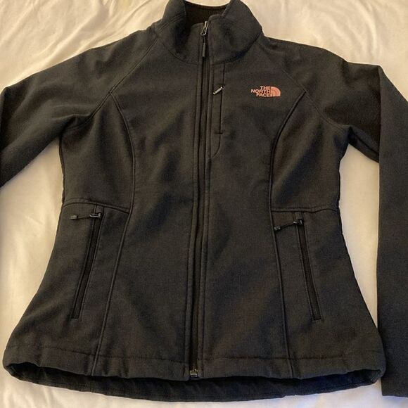 The North Face Ladies Apex Barrier Soft Shell Jacket in Black. Size small. - Picture 2 of 10